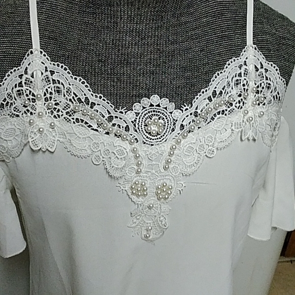 Gorgeous white embroidery top with ebellishments. - Picture 2 of 6